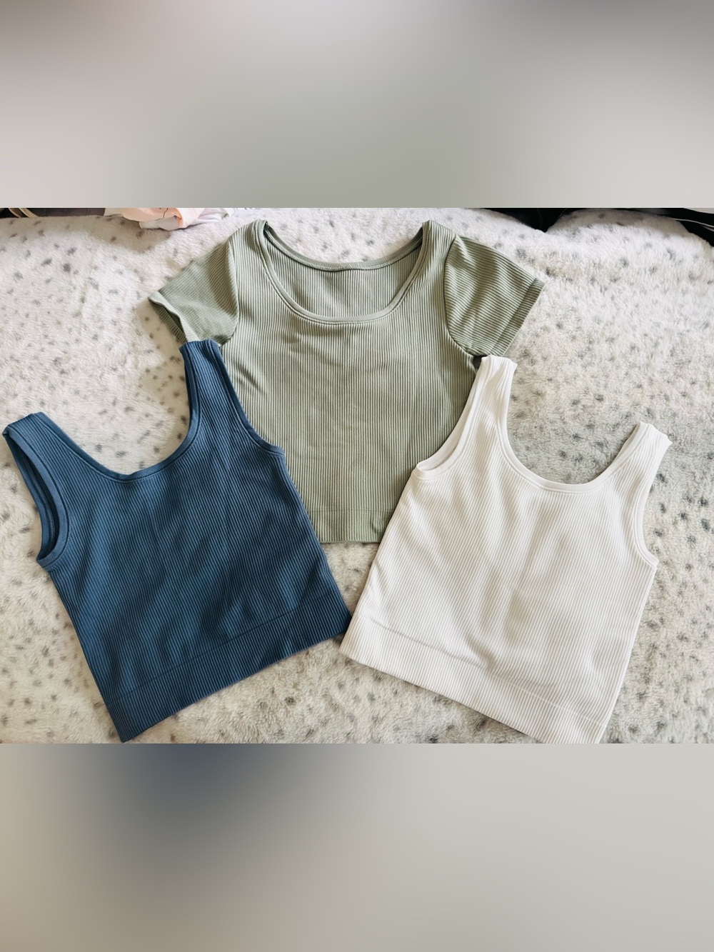 Athleta Girl 🖤 Shirt Set Ribbed Scoop Neck Crop Top - Sage, Slate & White
Girls